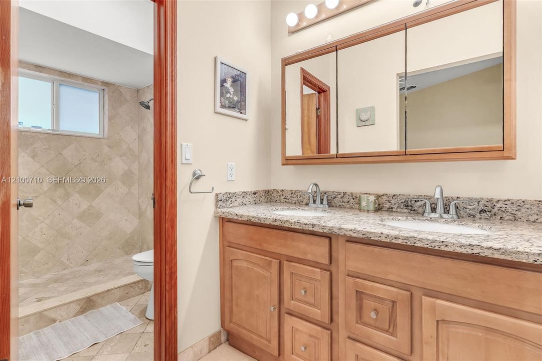 Activo con contrato: $599,999 (4 camas, 2 baños, 1665 Pies cuadrados)