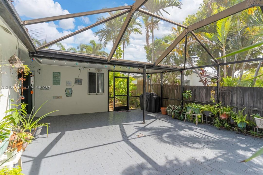 Activo con contrato: $599,999 (4 camas, 2 baños, 1665 Pies cuadrados)