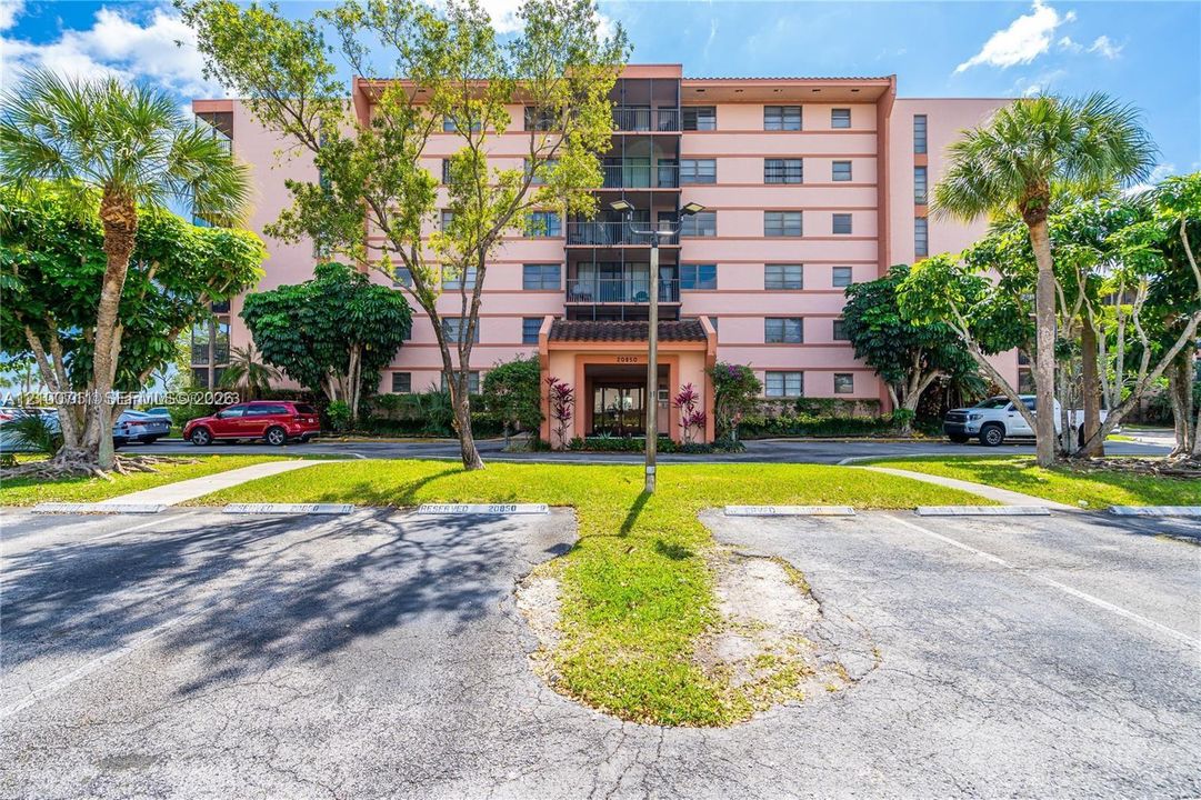 For Sale: $250,000 (2 beds, 2 baths, 1586 Square Feet)