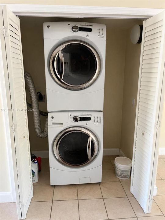 В аренду: $3,300 (3 спален, 2 ванн, 1640 Квадратных фут)