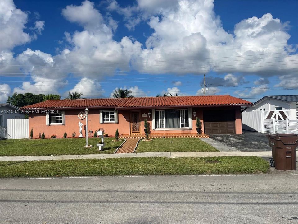 На продажу: $799,000 (4 спален, 2 ванн, 2174 Квадратных фут)