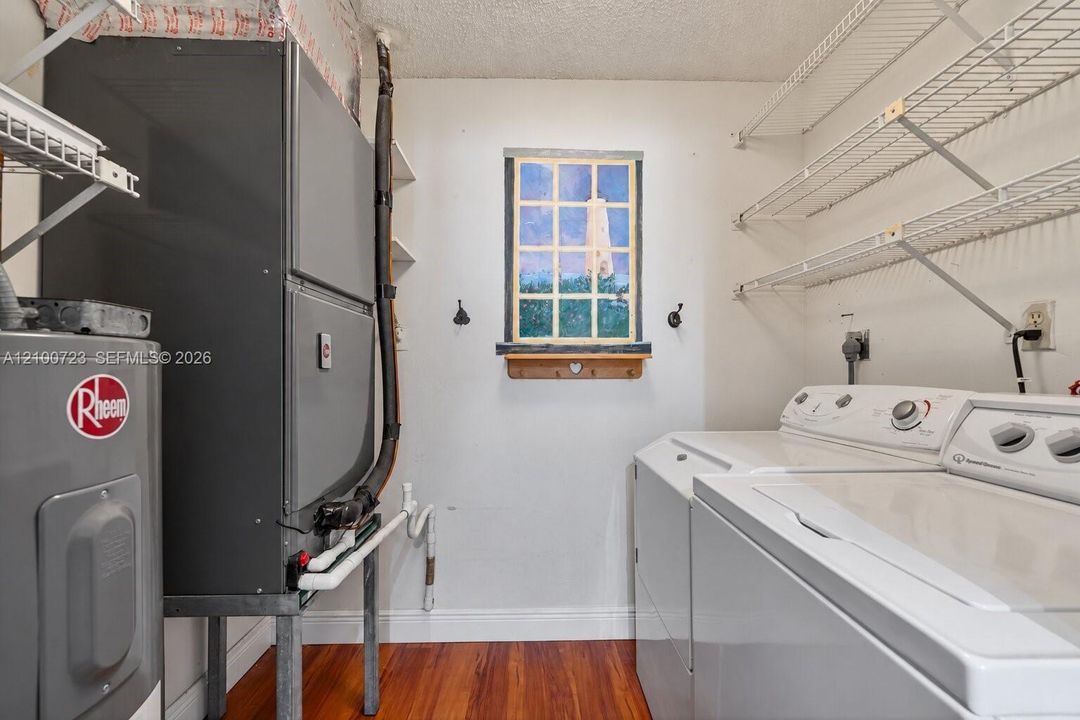 For Sale: $570,000 (3 beds, 2 baths, 1548 Square Feet)