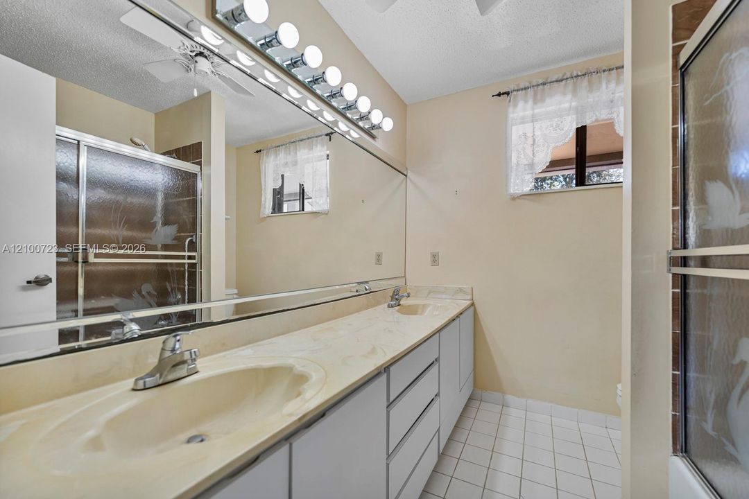 For Sale: $570,000 (3 beds, 2 baths, 1548 Square Feet)
