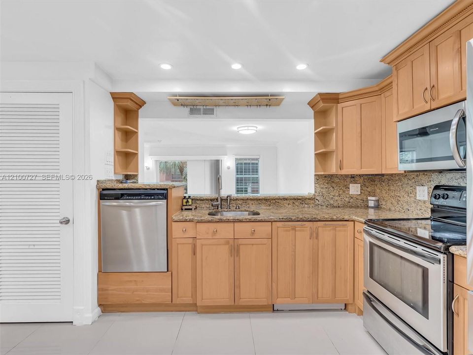 En Venta: $295,000 (3 camas, 2 baños, 1496 Pies cuadrados)