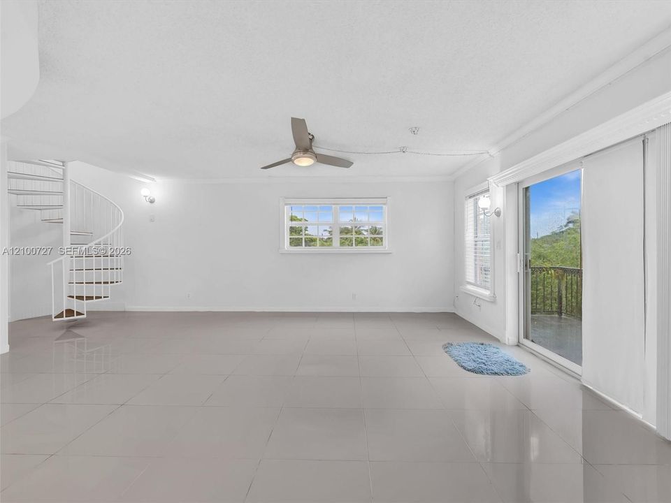 En Venta: $295,000 (3 camas, 2 baños, 1496 Pies cuadrados)