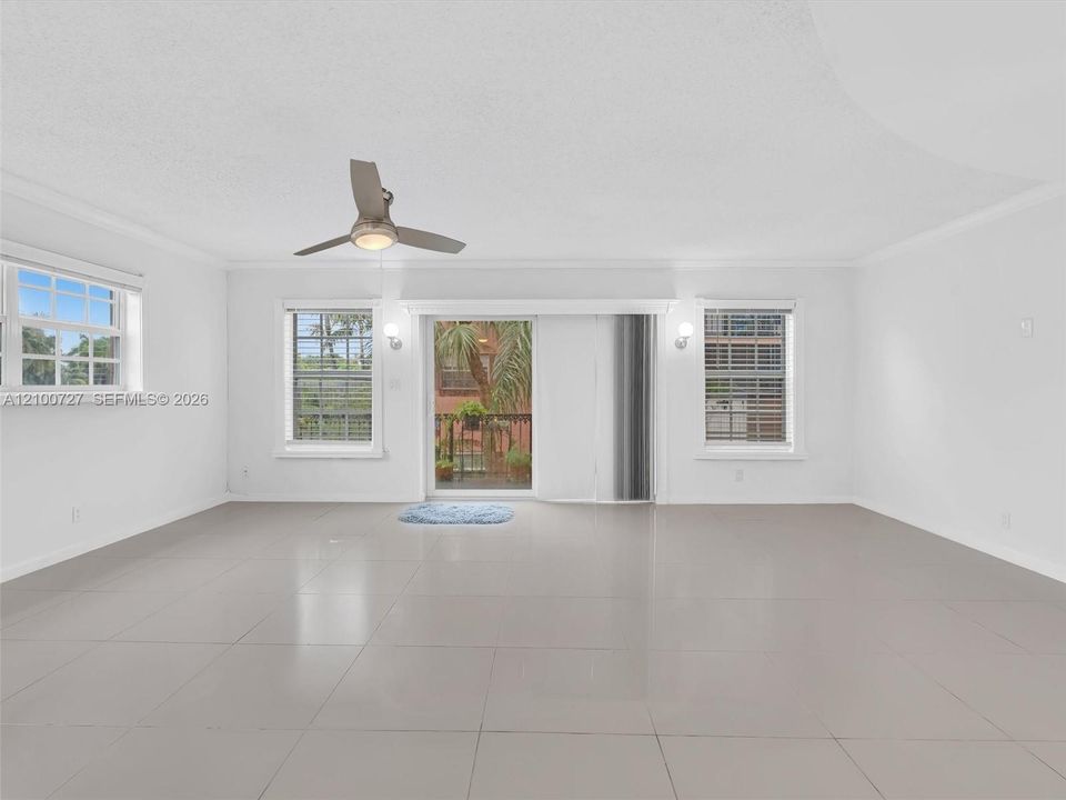En Venta: $295,000 (3 camas, 2 baños, 1496 Pies cuadrados)
