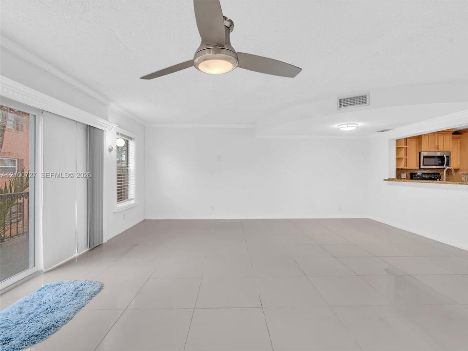 En Venta: $295,000 (3 camas, 2 baños, 1496 Pies cuadrados)