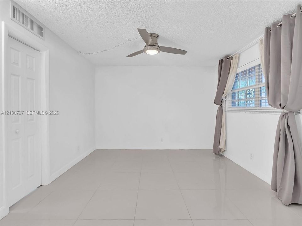 En Venta: $295,000 (3 camas, 2 baños, 1496 Pies cuadrados)