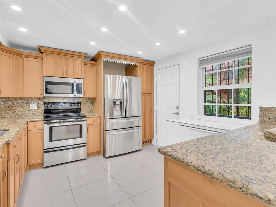 En Venta: $295,000 (3 camas, 2 baños, 1496 Pies cuadrados)