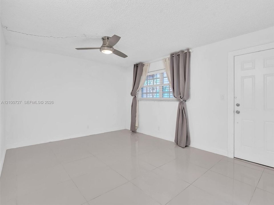 En Venta: $295,000 (3 camas, 2 baños, 1496 Pies cuadrados)