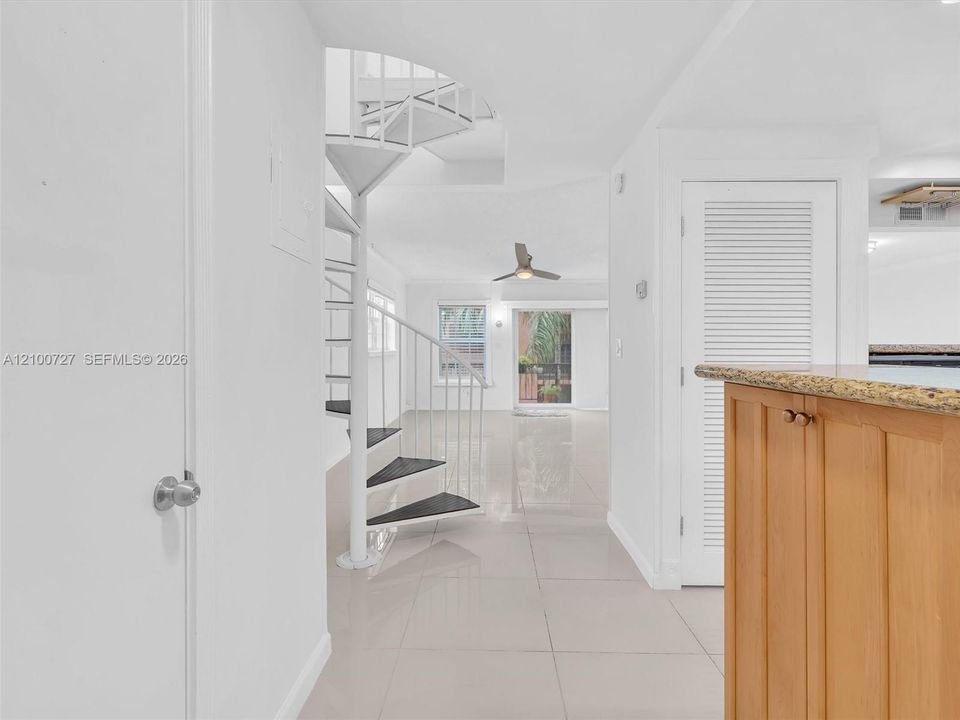 En Venta: $295,000 (3 camas, 2 baños, 1496 Pies cuadrados)