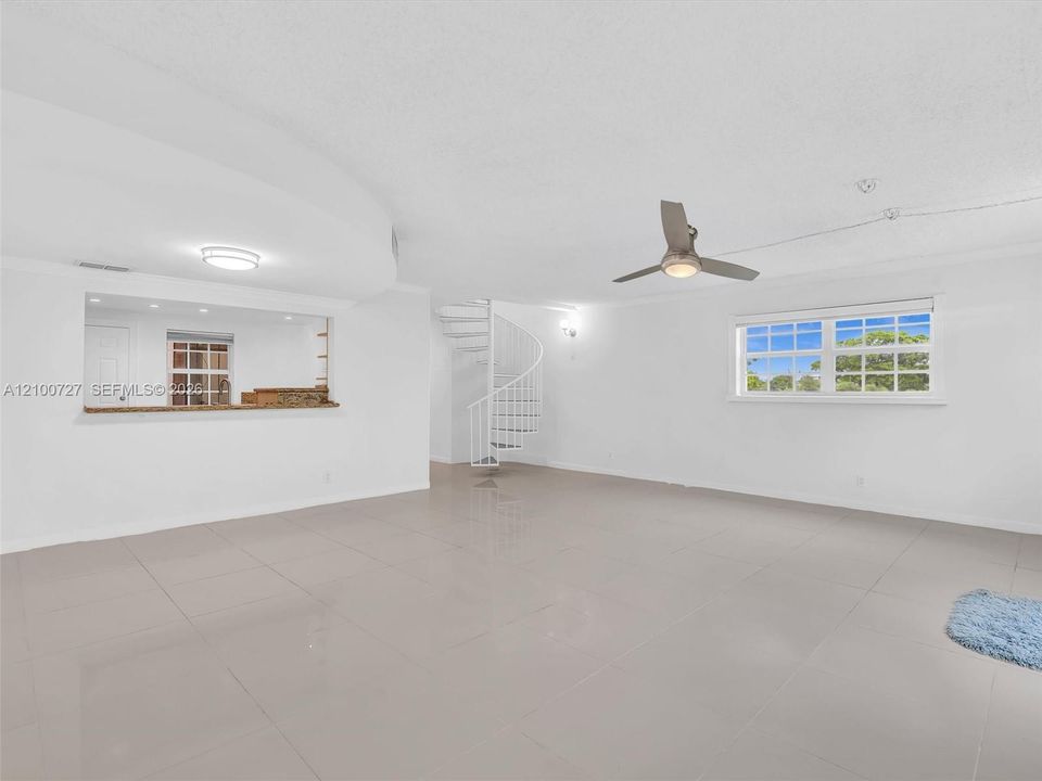 En Venta: $295,000 (3 camas, 2 baños, 1496 Pies cuadrados)