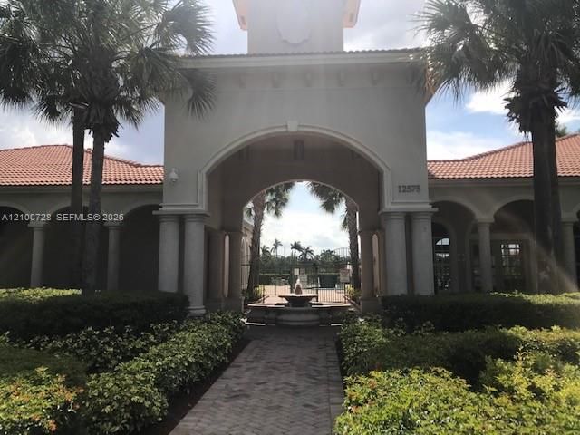For Rent: $2,400 (2 beds, 2 baths, 880 Square Feet)