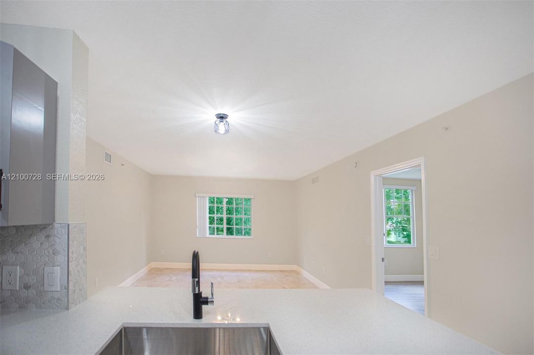 For Rent: $2,400 (2 beds, 2 baths, 880 Square Feet)