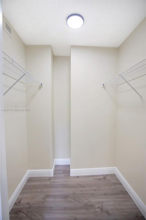 For Rent: $2,400 (2 beds, 2 baths, 880 Square Feet)