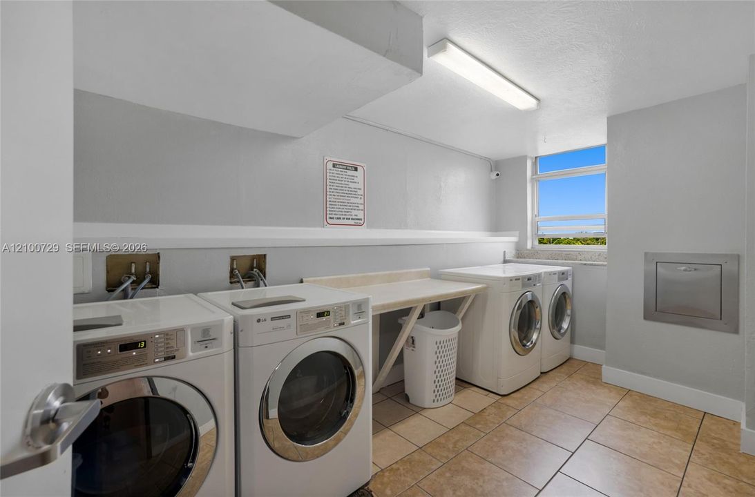 For Sale: $340,000 (3 beds, 2 baths, 1190 Square Feet)
