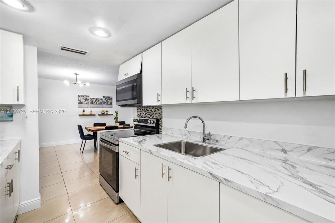 For Sale: $340,000 (3 beds, 2 baths, 1190 Square Feet)