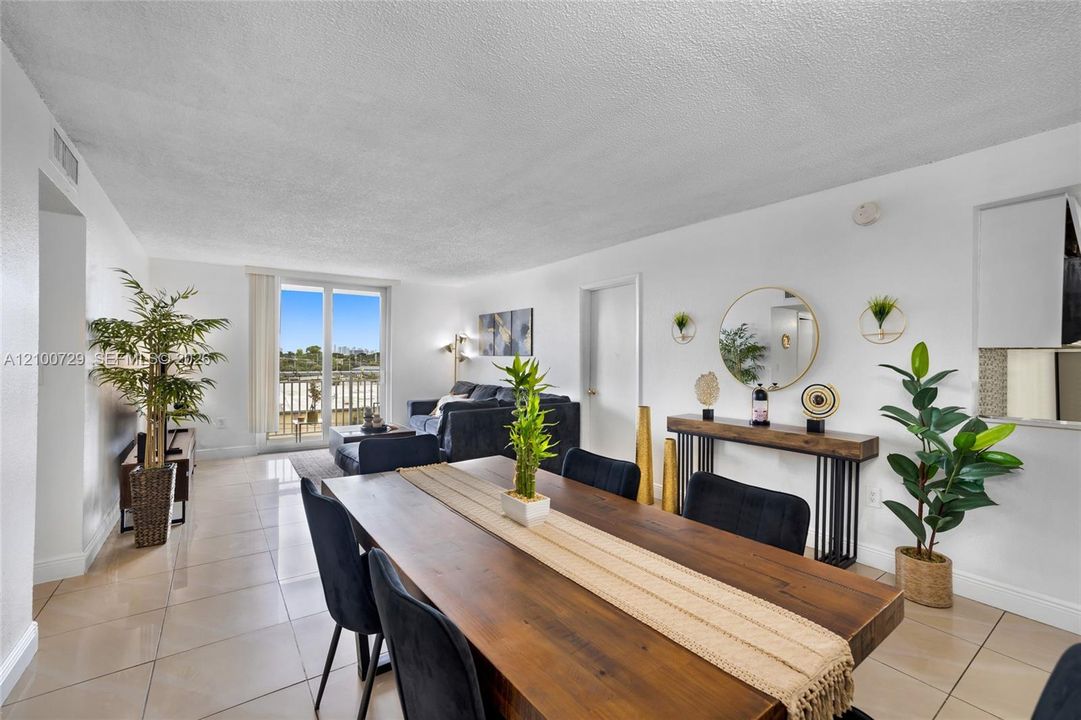 For Sale: $340,000 (3 beds, 2 baths, 1190 Square Feet)