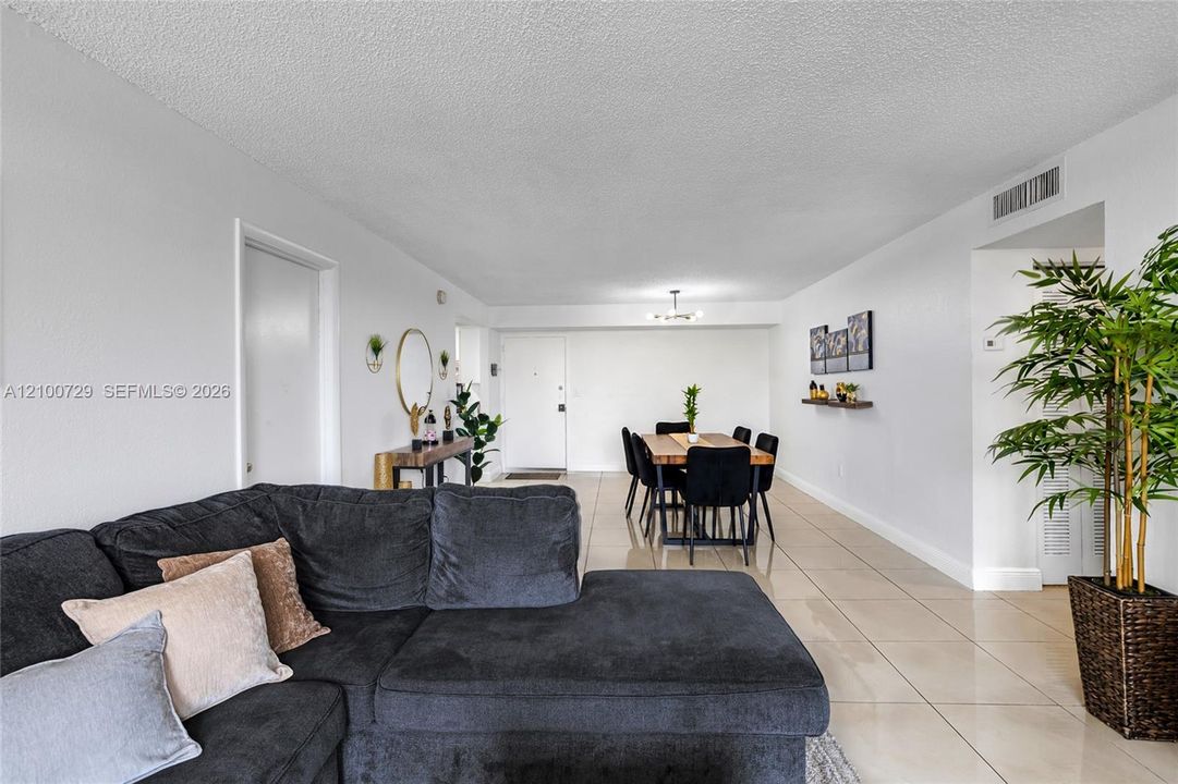 For Sale: $340,000 (3 beds, 2 baths, 1190 Square Feet)