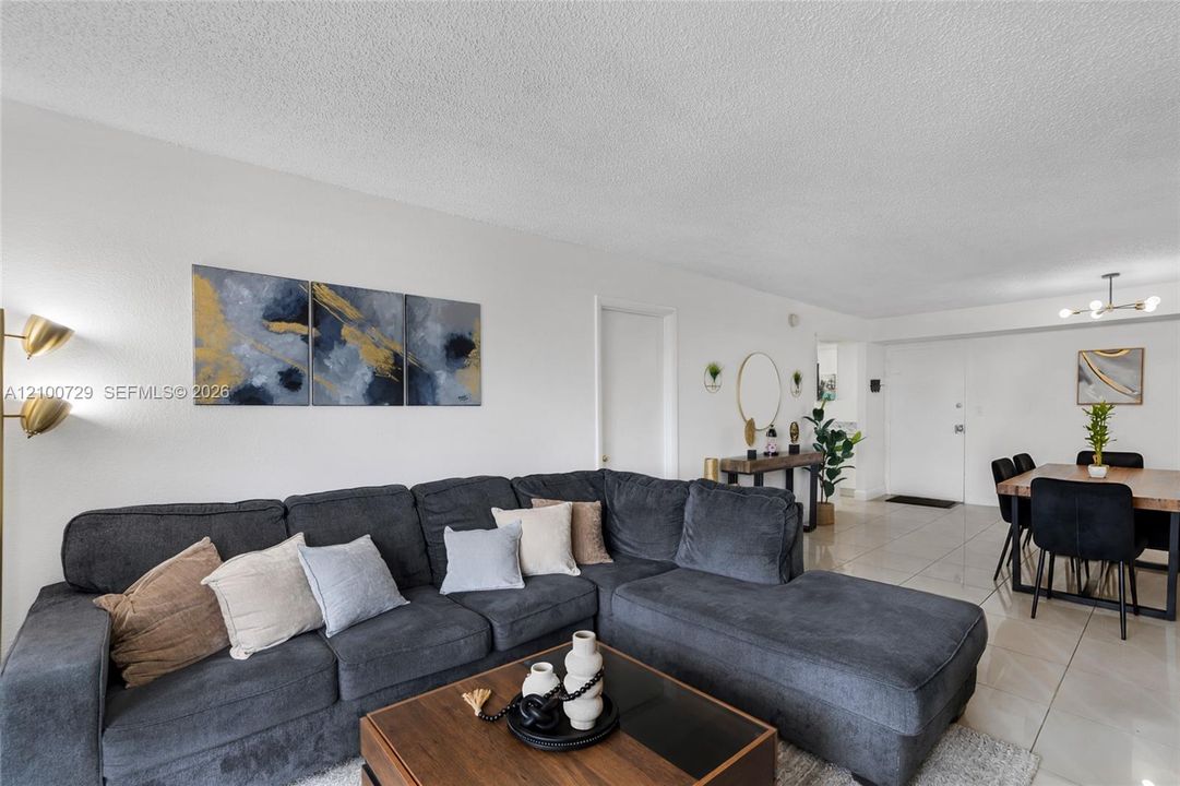 For Sale: $340,000 (3 beds, 2 baths, 1190 Square Feet)