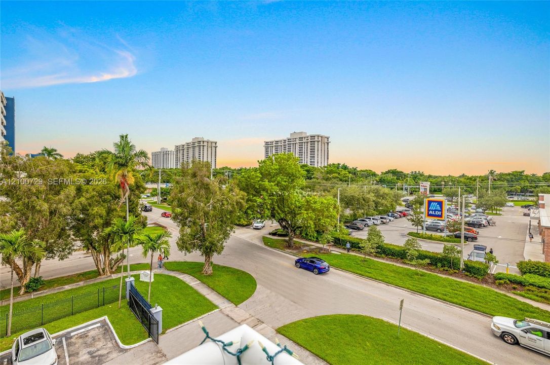 For Sale: $340,000 (3 beds, 2 baths, 1190 Square Feet)
