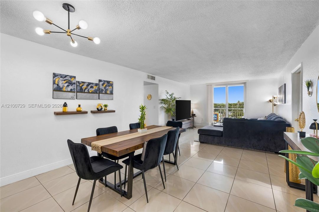 For Sale: $340,000 (3 beds, 2 baths, 1190 Square Feet)