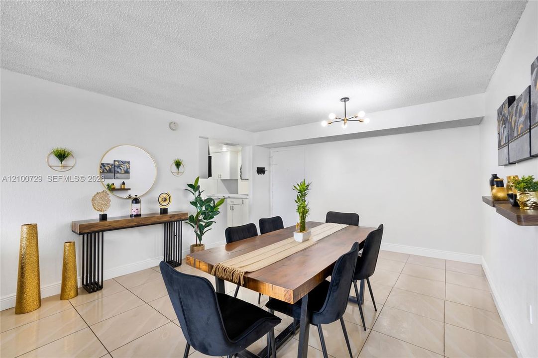 For Sale: $340,000 (3 beds, 2 baths, 1190 Square Feet)
