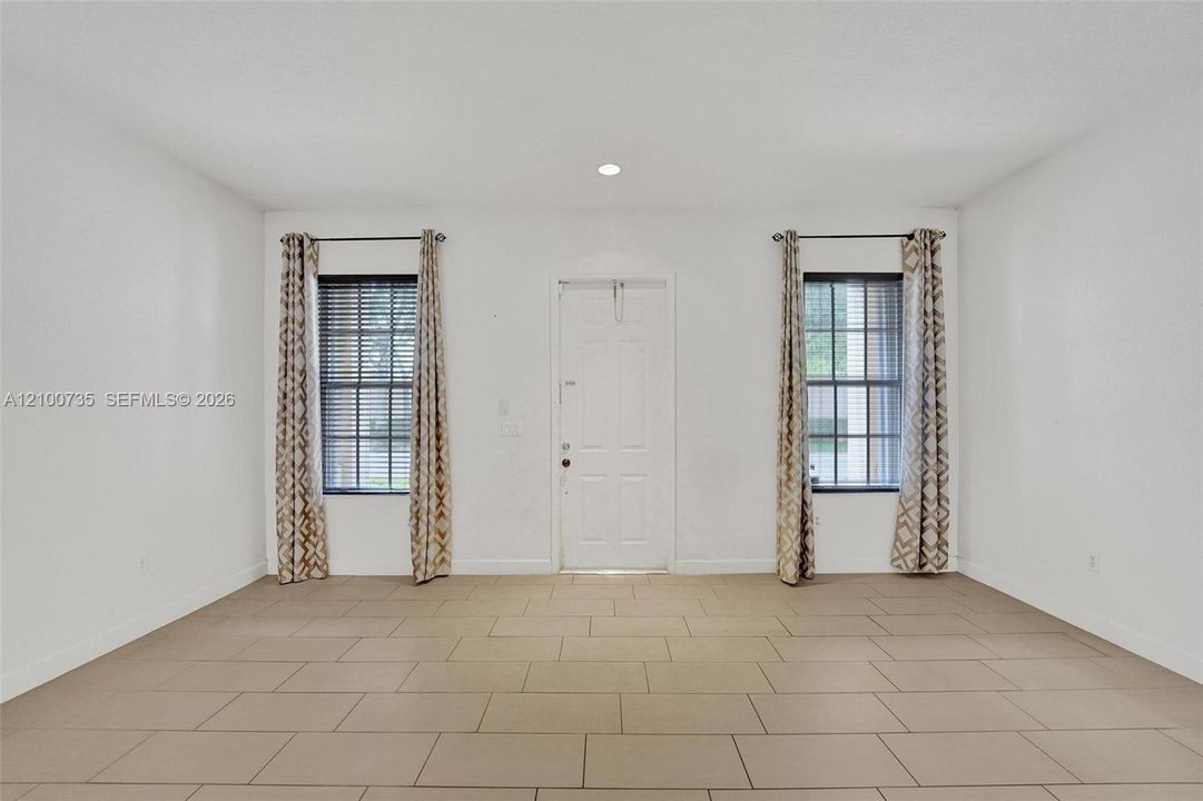 В аренду: $2,700 (2 спален, 2 ванн, 1368 Квадратных фут)