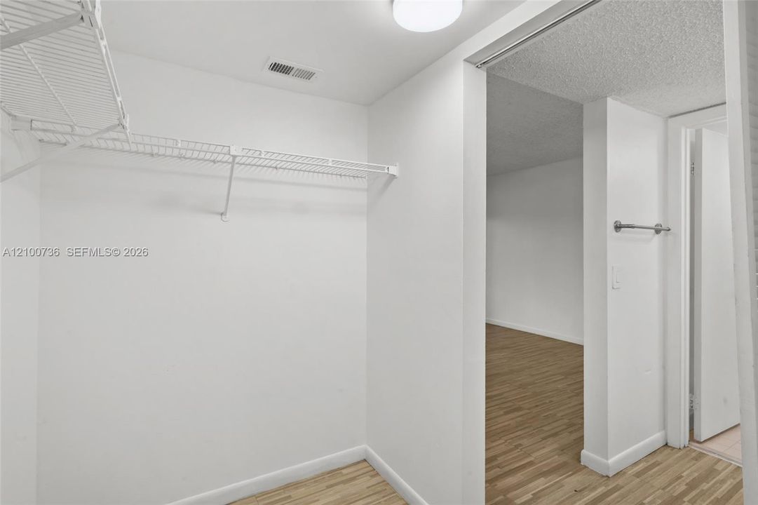 На продажу: $279,900 (2 спален, 2 ванн, 860 Квадратных фут)