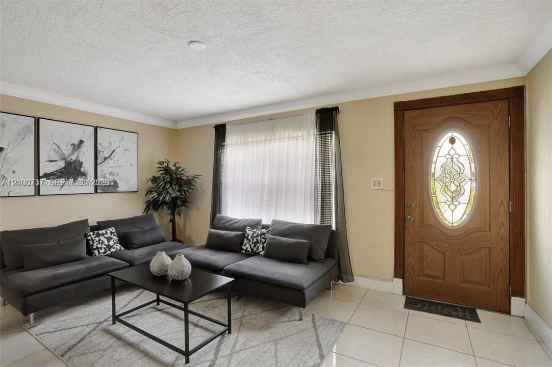 В аренду: $3,200 (3 спален, 2 ванн, 860 Квадратных фут)