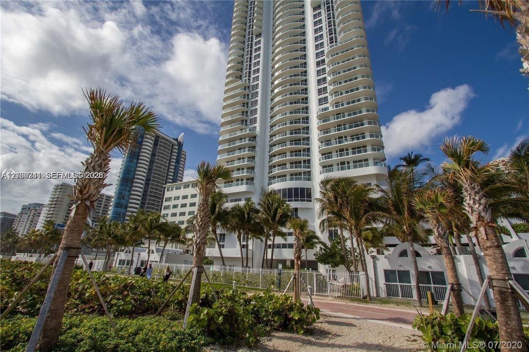 For Rent: $3,850 (1 beds, 1 baths, 683 Square Feet)