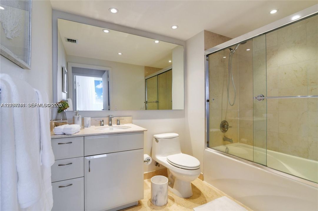 For Rent: $3,850 (1 beds, 1 baths, 683 Square Feet)