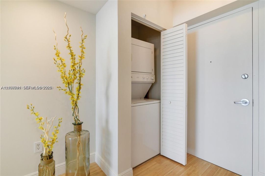 For Rent: $3,850 (1 beds, 1 baths, 683 Square Feet)