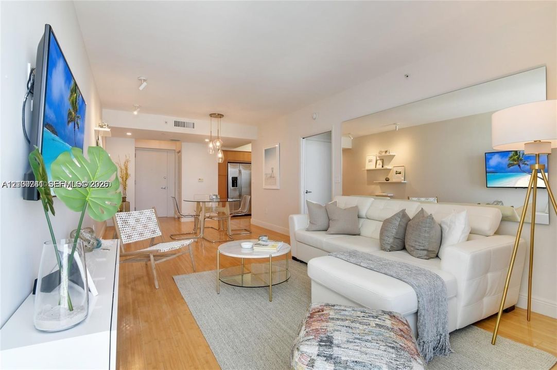 For Rent: $3,850 (1 beds, 1 baths, 683 Square Feet)