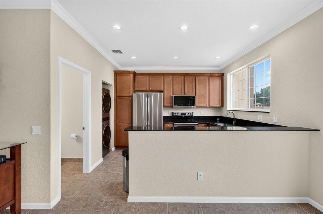 Full kitchen