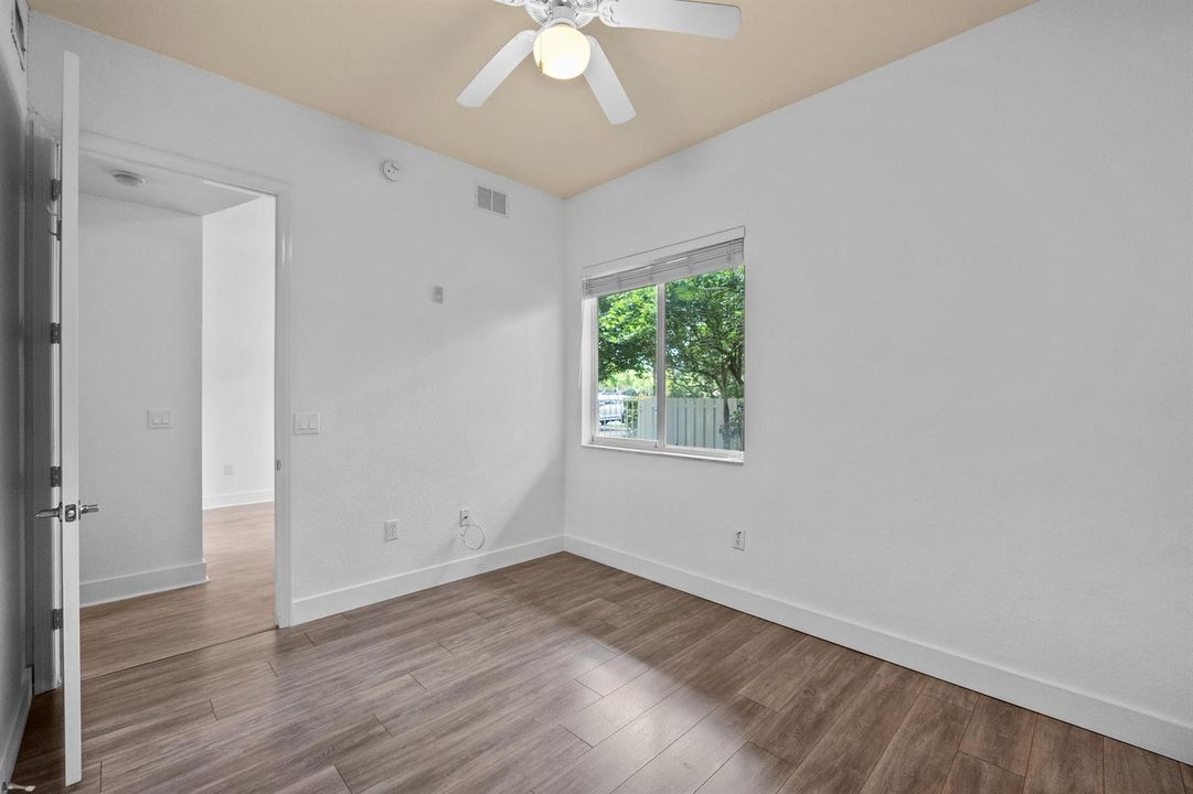 3500 Oaks Clubhouse Dr8