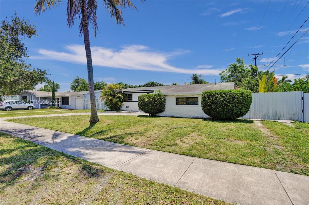 For Rent: $2,975 (3 beds, 2 baths, 1656 Square Feet)