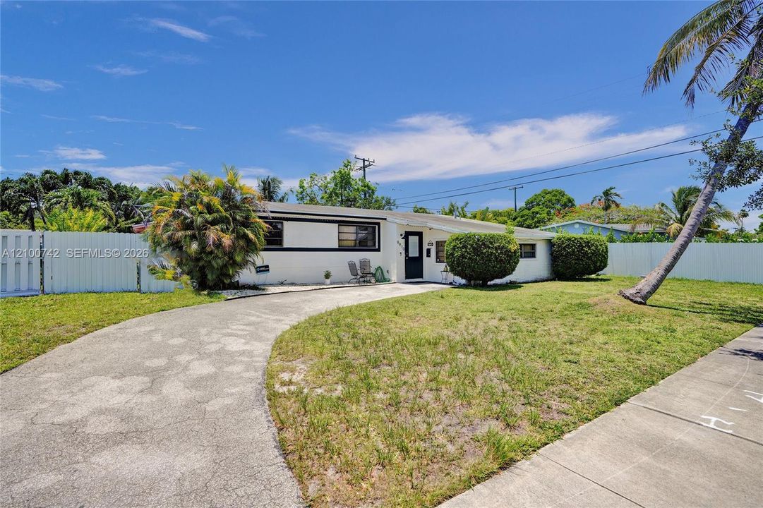 For Rent: $2,975 (3 beds, 2 baths, 1656 Square Feet)