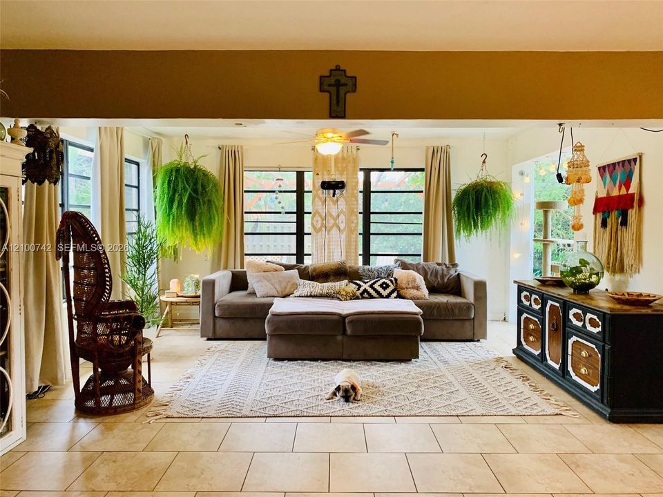 For Rent: $2,975 (3 beds, 2 baths, 1656 Square Feet)
