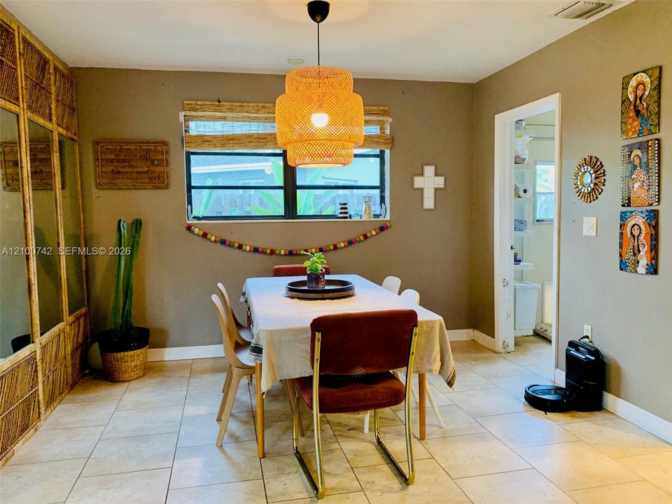 For Rent: $2,975 (3 beds, 2 baths, 1656 Square Feet)