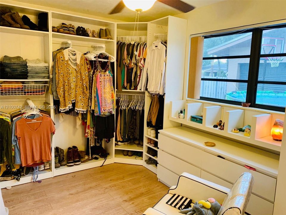 For Rent: $2,975 (3 beds, 2 baths, 1656 Square Feet)