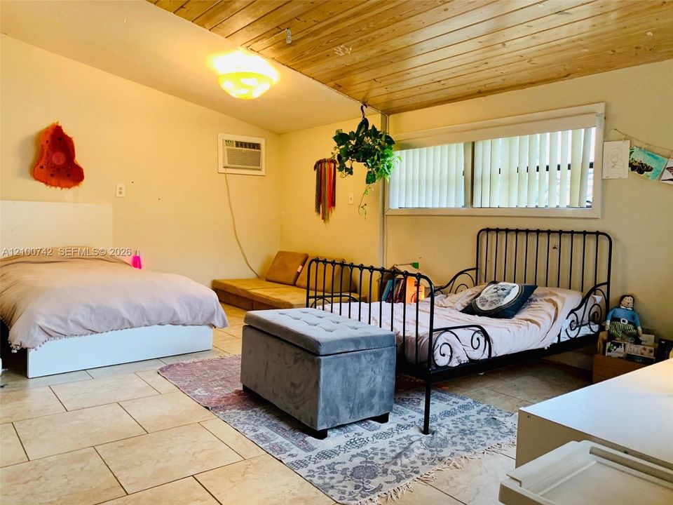 For Rent: $2,975 (3 beds, 2 baths, 1656 Square Feet)