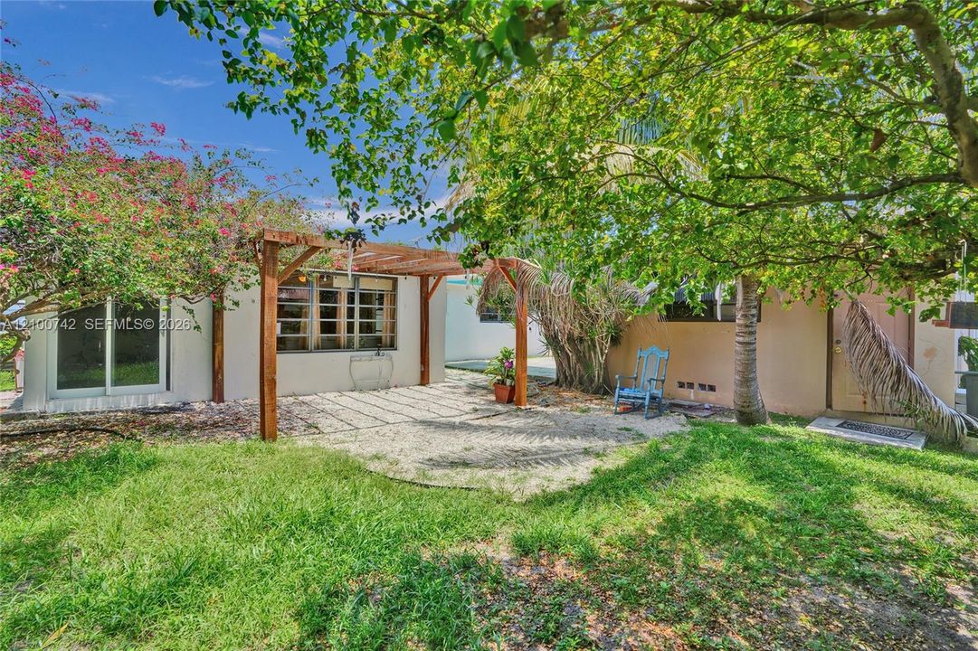 For Rent: $2,975 (3 beds, 2 baths, 1656 Square Feet)