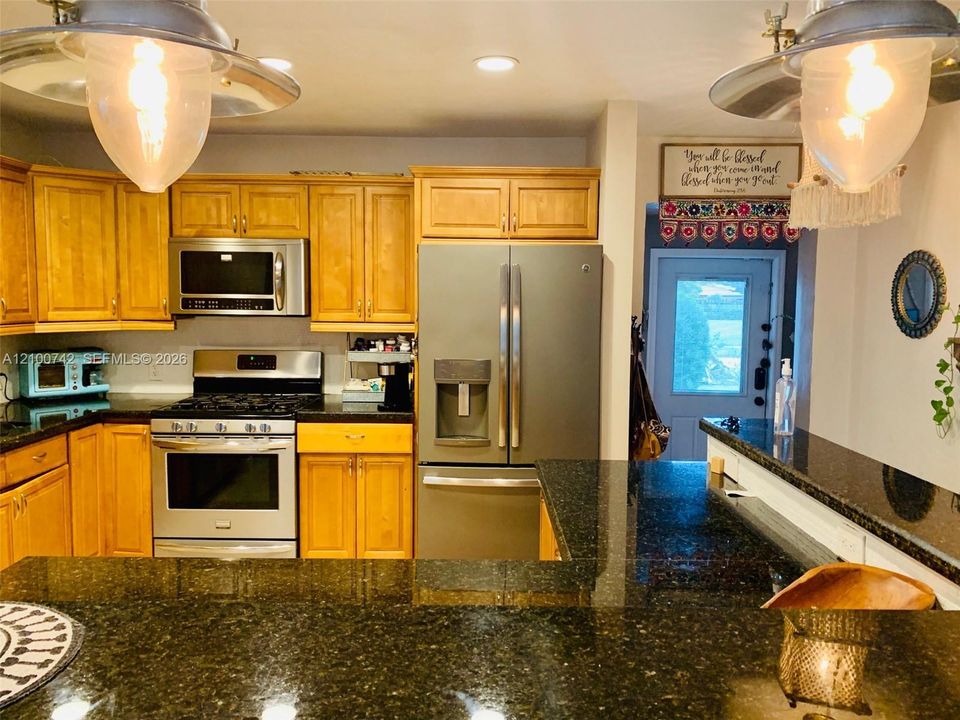 For Rent: $2,975 (3 beds, 2 baths, 1656 Square Feet)