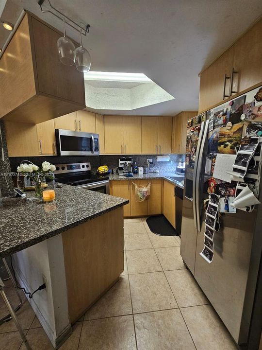 For Rent: $1,975 (1 beds, 1 baths, 810 Square Feet)