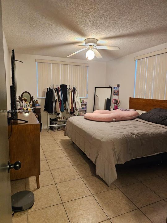 For Rent: $1,975 (1 beds, 1 baths, 810 Square Feet)