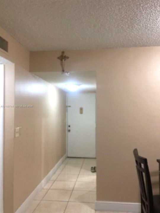 For Rent: $2,000 (2 beds, 2 baths, 860 Square Feet)