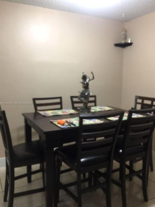 For Rent: $2,000 (2 beds, 2 baths, 860 Square Feet)