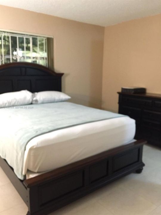 For Rent: $2,000 (2 beds, 2 baths, 860 Square Feet)