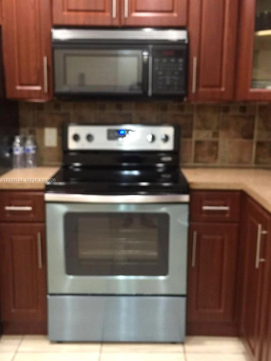 For Rent: $2,000 (2 beds, 2 baths, 860 Square Feet)